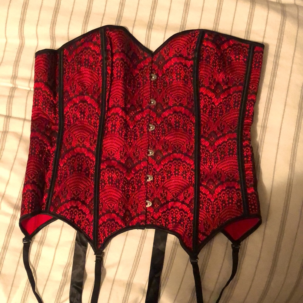 Adore Me corset, 1X/DD. Red and black.